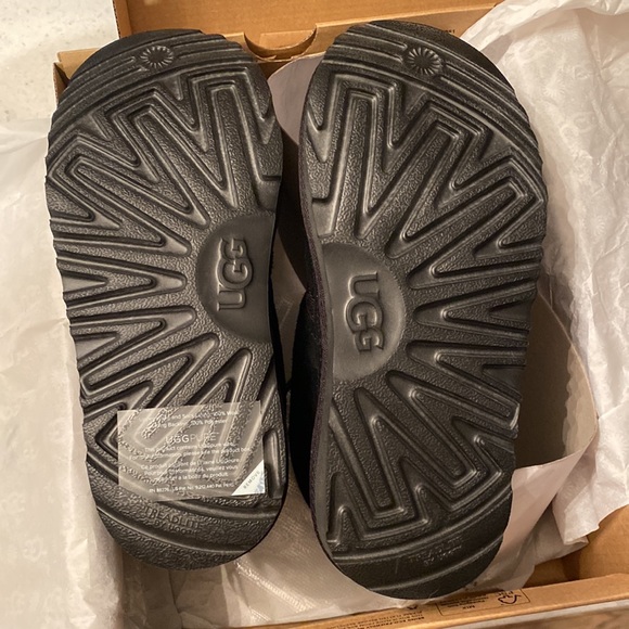 Preschool lace up Uggs size 2 - Picture 4 of 8